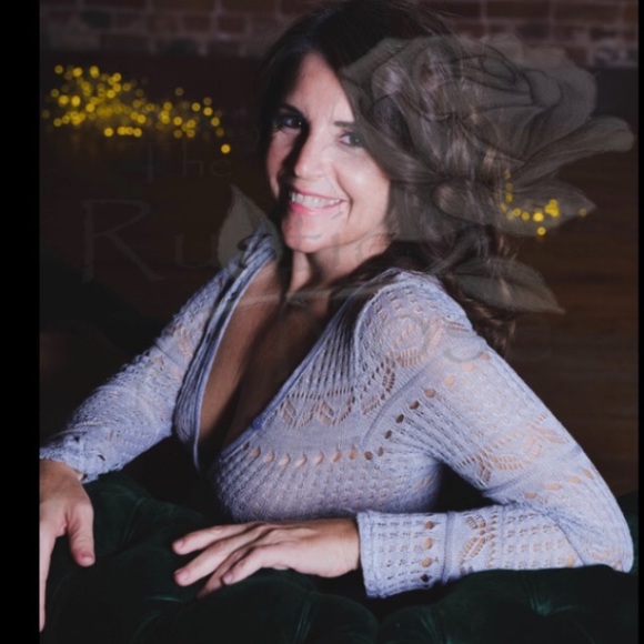 Meet your Posher, Angie - Picture 1 of 1